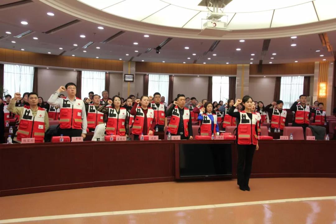 吉林省红十字会企业家志愿服务队培训班暨授旗仪式在长春举行6.jpg